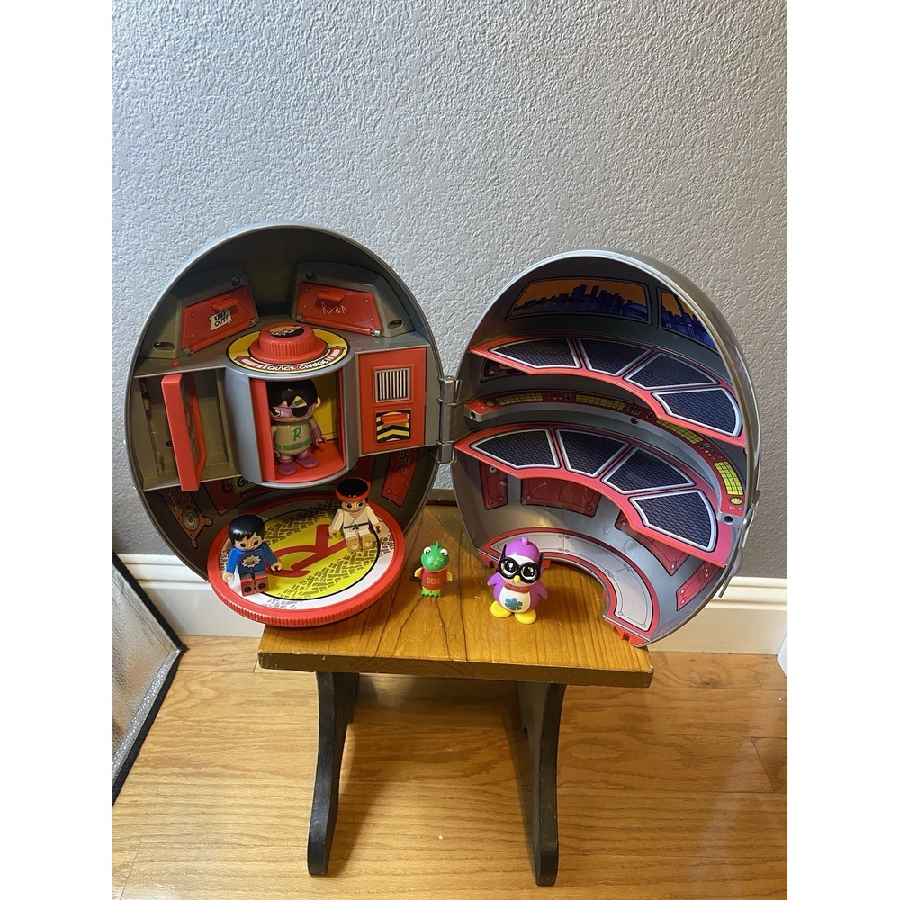 Ryans World Giant Mystery Egg Space Playset with Figures